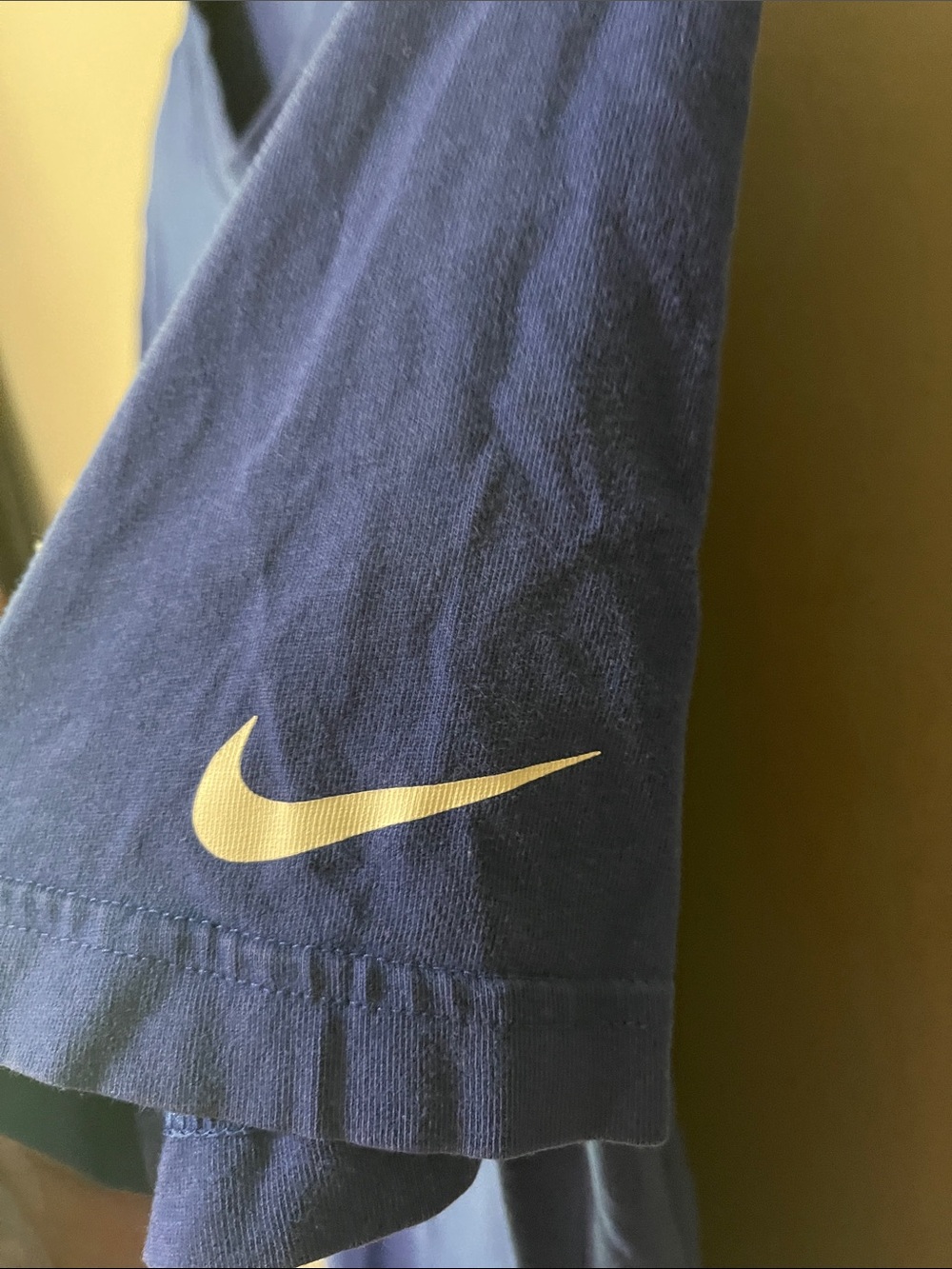 Nike Men’s Royal Blue Short-Sleeve Tee with White Swoosh - Picture 3 of 3
